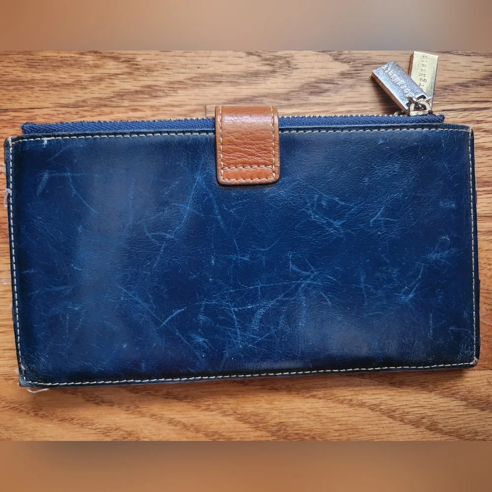 Borgasets Distressed Leather Wallet